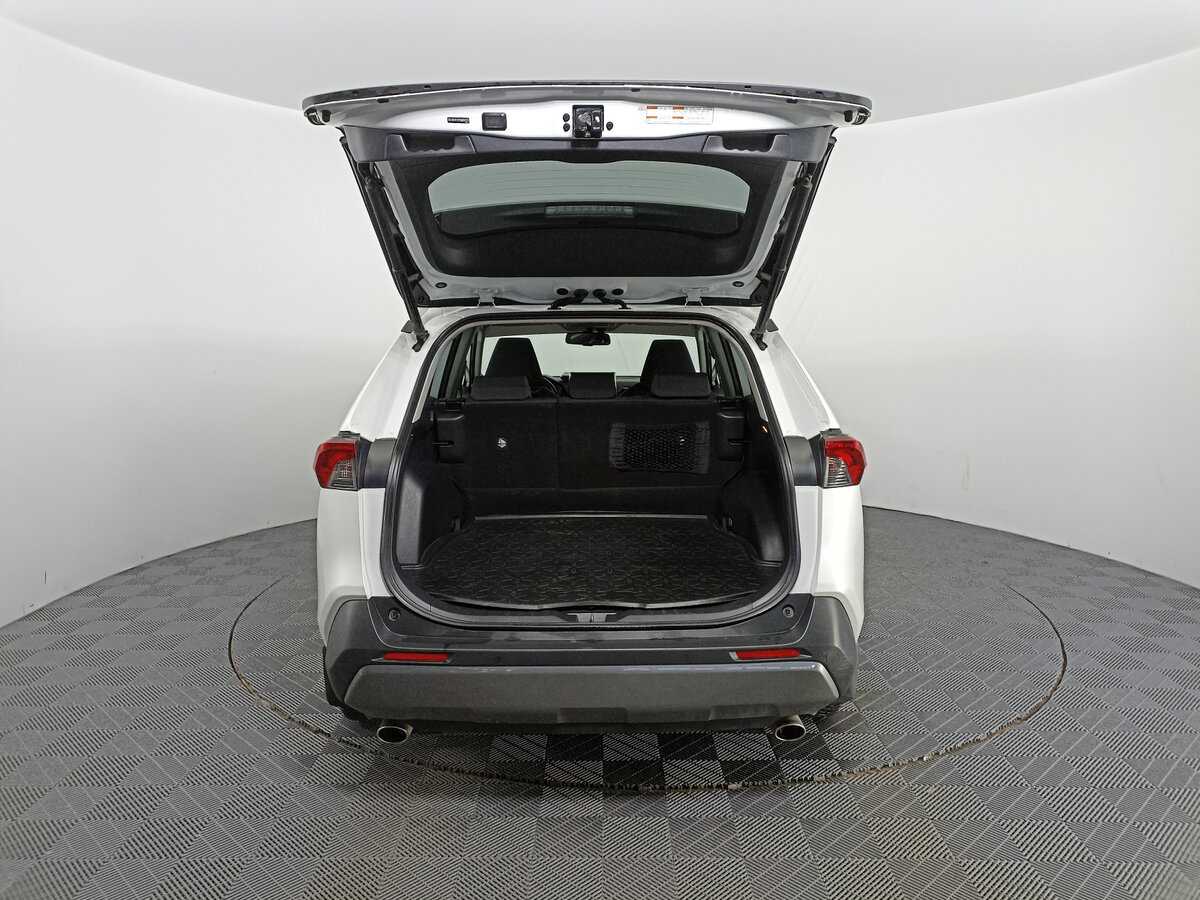 Toyota RAV4 с пробегом — 2021 год. Фото: #9