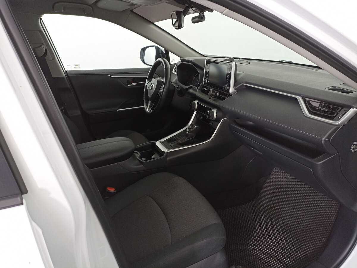 Toyota RAV4 с пробегом — 2021 год. Фото: #10