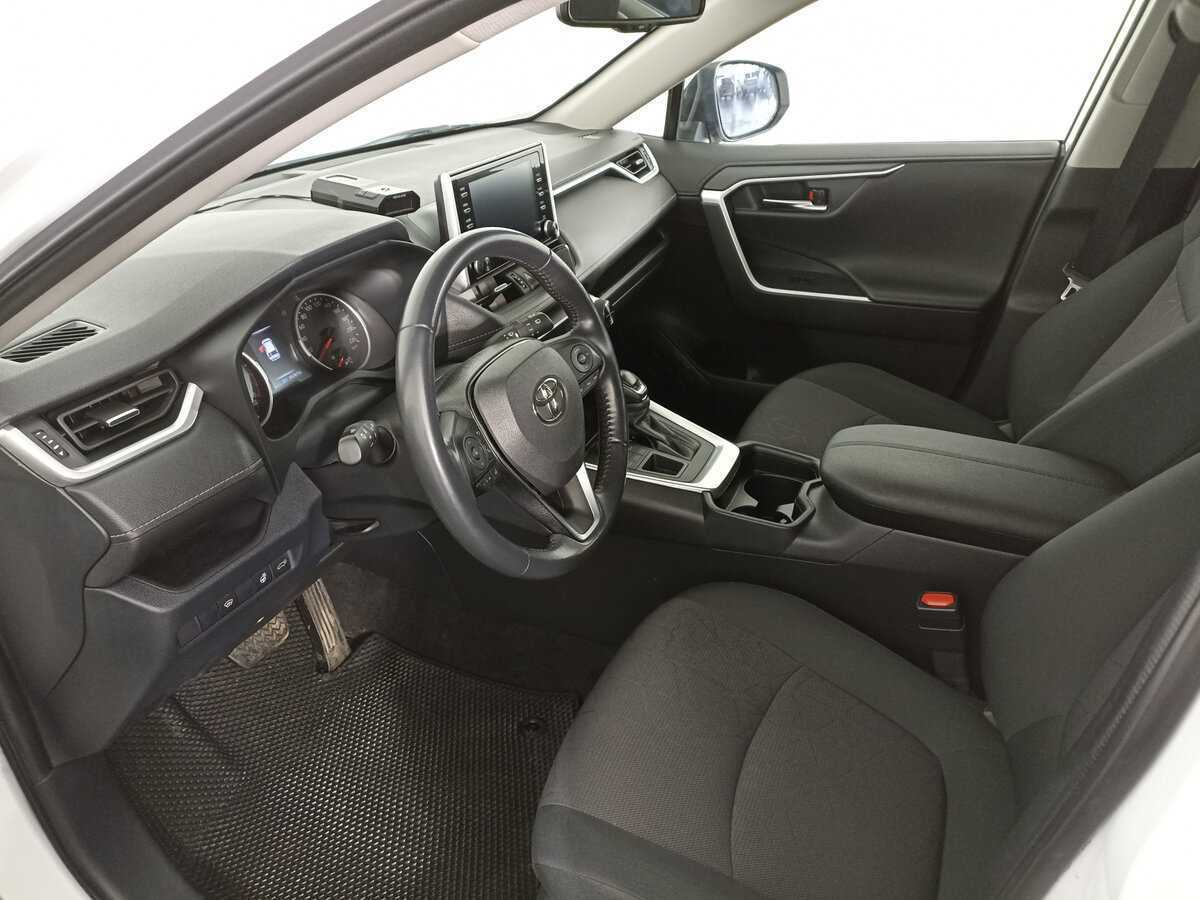 Toyota RAV4 с пробегом — 2021 год. Фото: #15