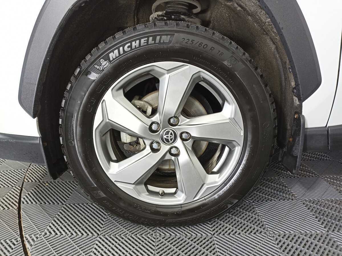 Toyota RAV4 с пробегом — 2021 год. Фото: #17