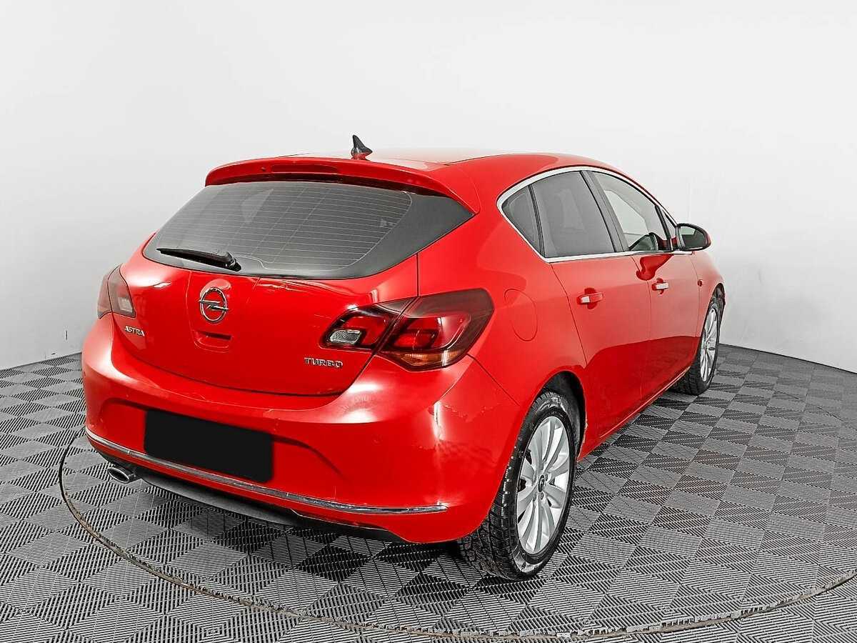 Opel Astra с пробегом — 2012 год. Фото: #3