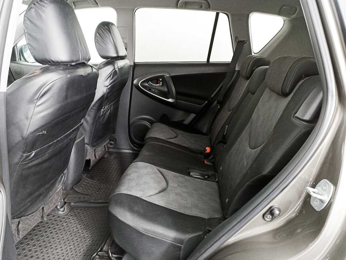 Toyota RAV4 с пробегом — 2011 год. Фото: #9