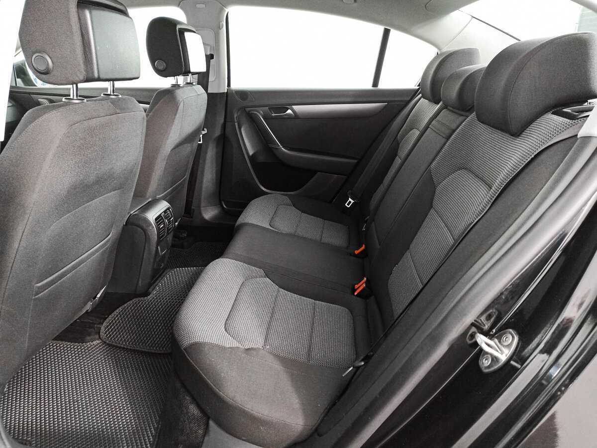 Volkswagen Passat с пробегом — 2011 год. Фото: #9