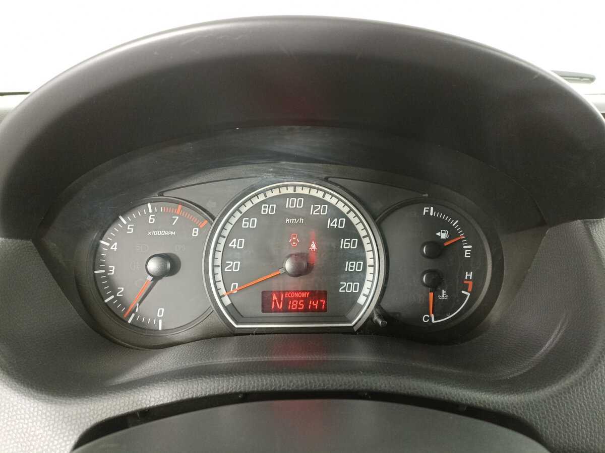 Suzuki Swift с пробегом — 2007 год. Фото: #12