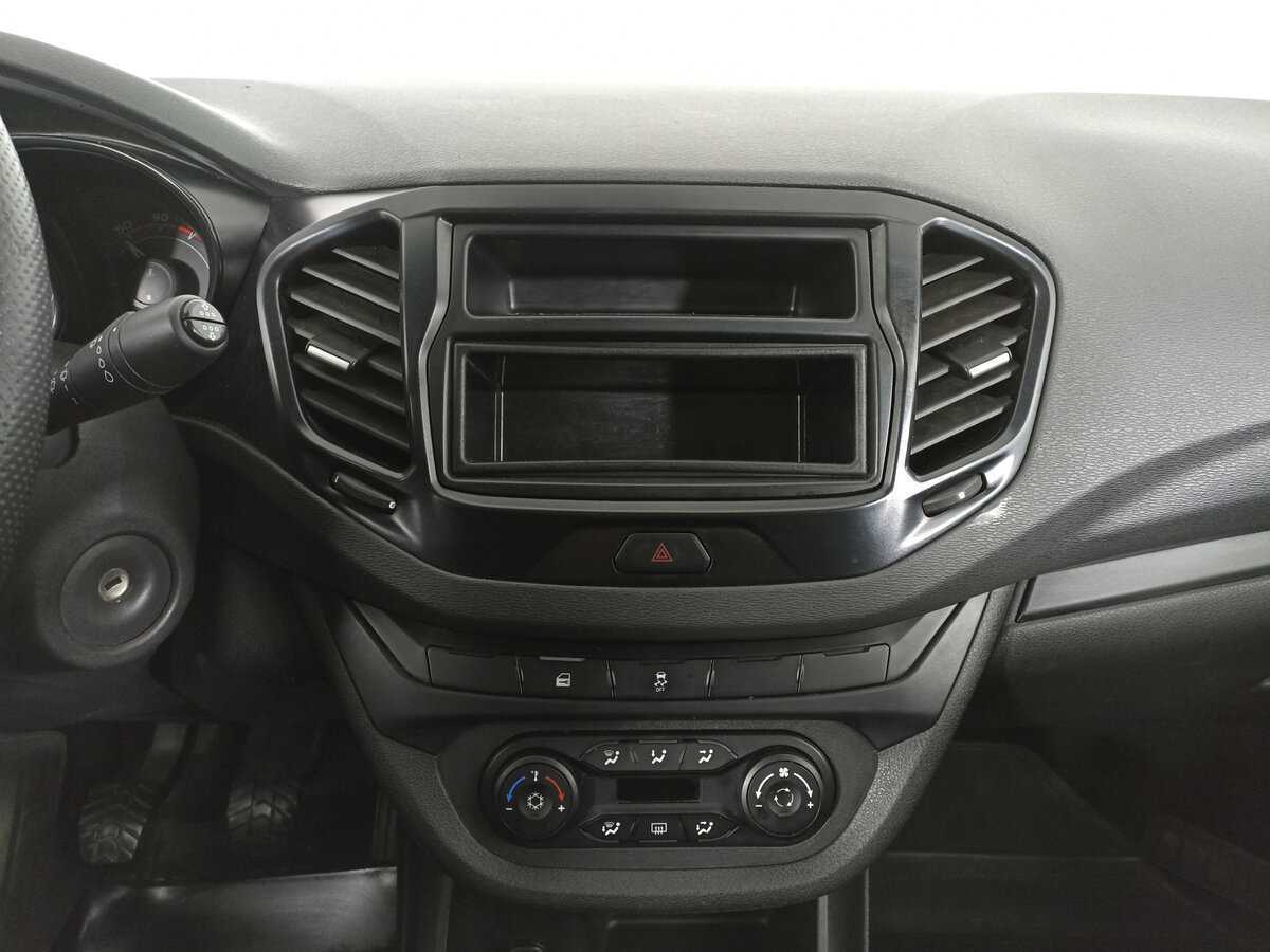 Lada (ВАЗ) Vesta с пробегом — 2017 год. Фото: #13