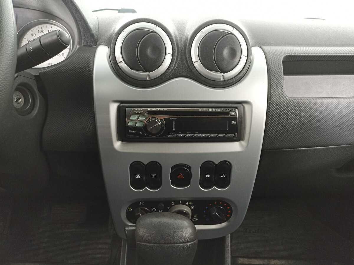 Renault Logan с пробегом — 2011 год. Фото: #14