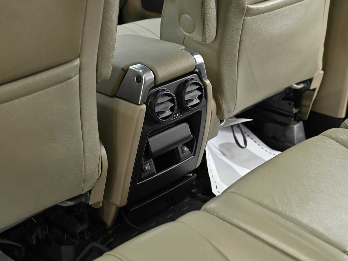 Land Rover Discovery с пробегом — 2010 год. Фото: #13