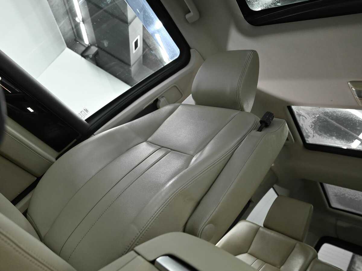 Land Rover Discovery с пробегом — 2010 год. Фото: #14