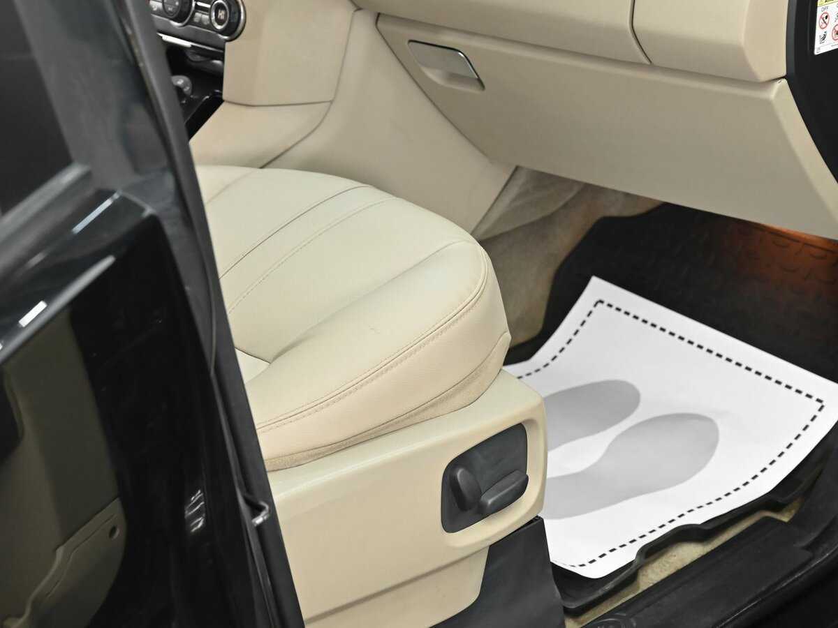 Land Rover Discovery с пробегом — 2010 год. Фото: #15