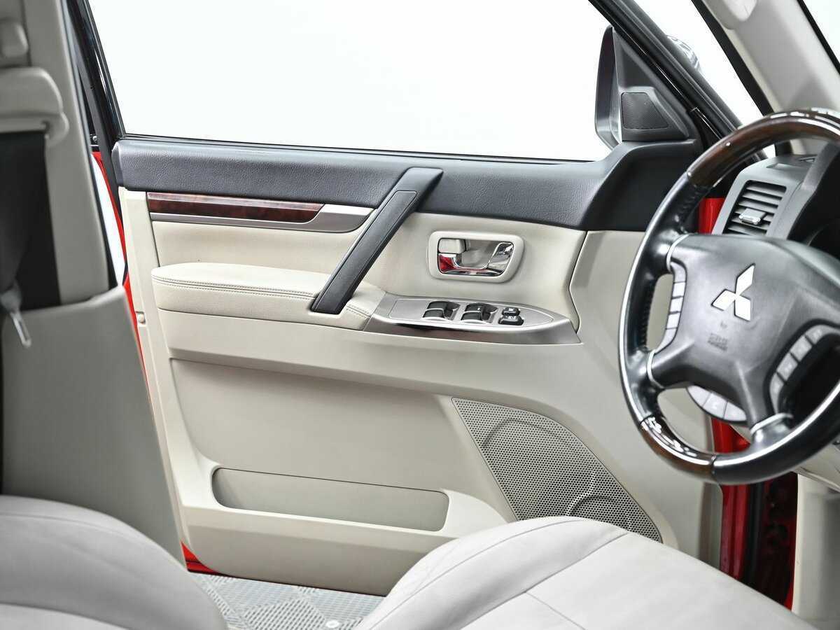 Mitsubishi Pajero с пробегом — 2018 год. Фото: #5