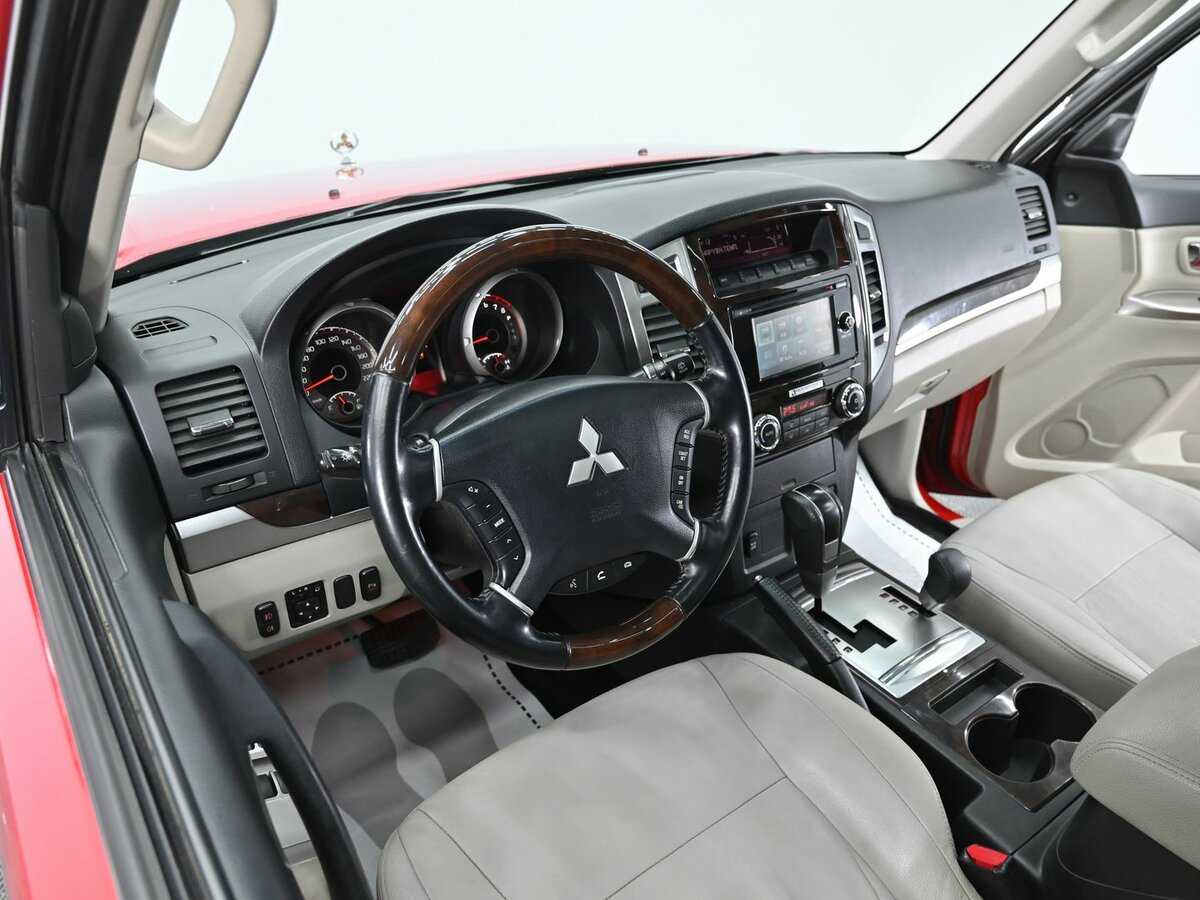 Mitsubishi Pajero с пробегом — 2018 год. Фото: #6
