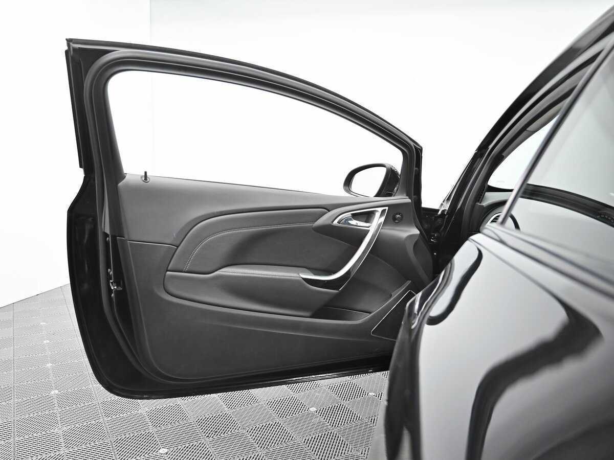 Opel Astra с пробегом — 2012 год. Фото: #4