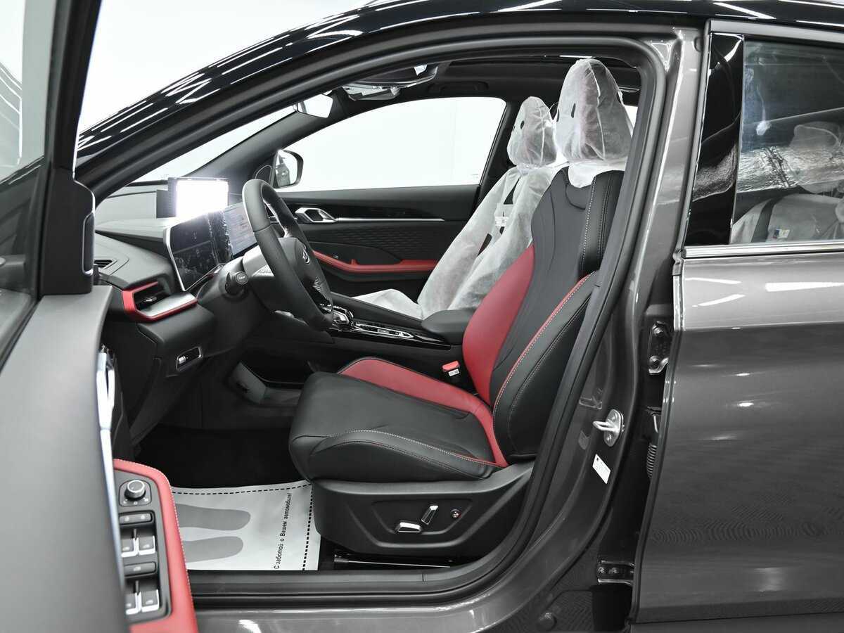 Geely Coolray с пробегом — 2024 год. Фото: #8