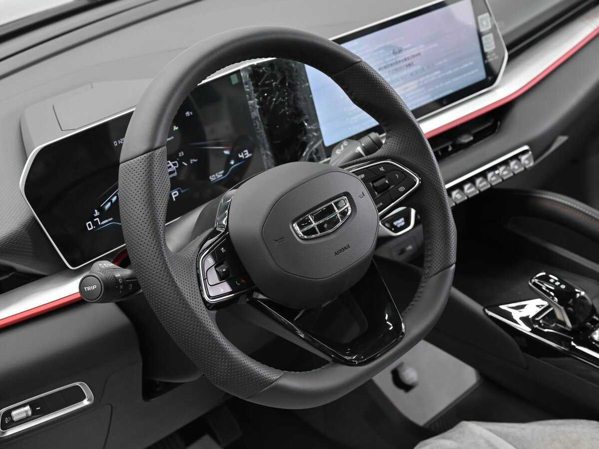 Geely Coolray с пробегом — 2024 год. Фото: #10