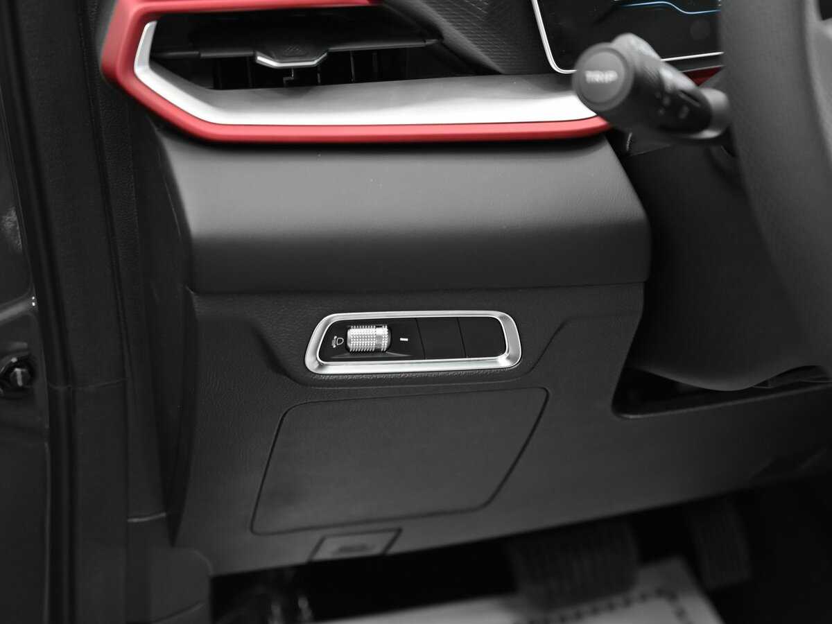 Geely Coolray с пробегом — 2024 год. Фото: #12