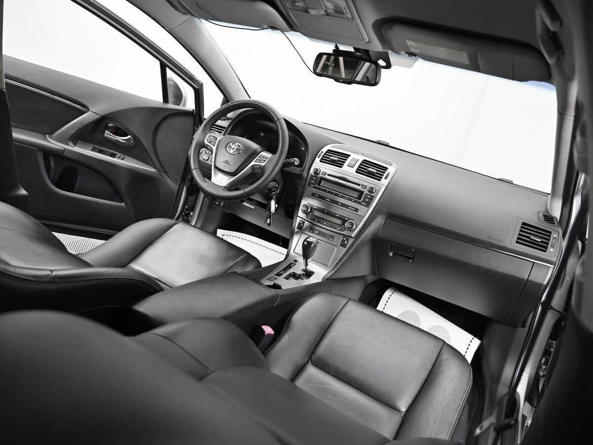 Toyota Avensis с пробегом — 2011 год. Фото: #10