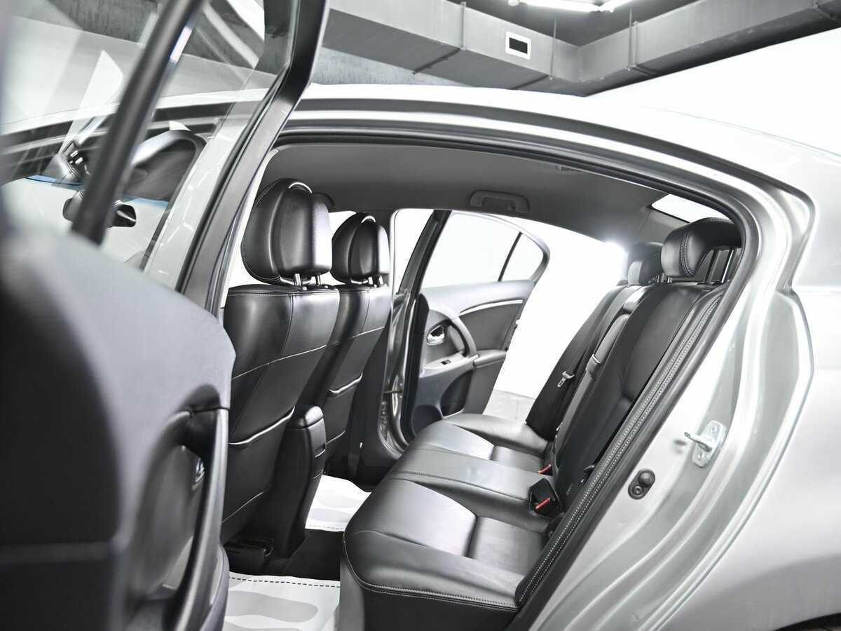 Toyota Avensis с пробегом — 2011 год. Фото: #11