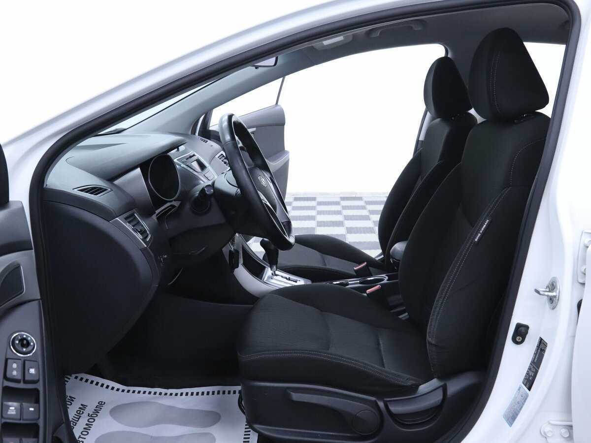 Hyundai Elantra с пробегом — 2011 год. Фото: #5