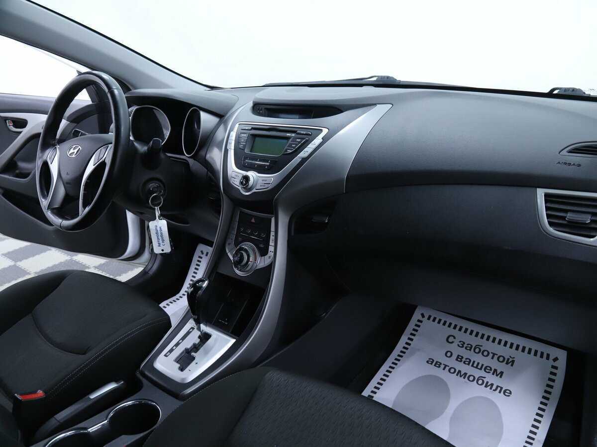 Hyundai Elantra с пробегом — 2011 год. Фото: #10