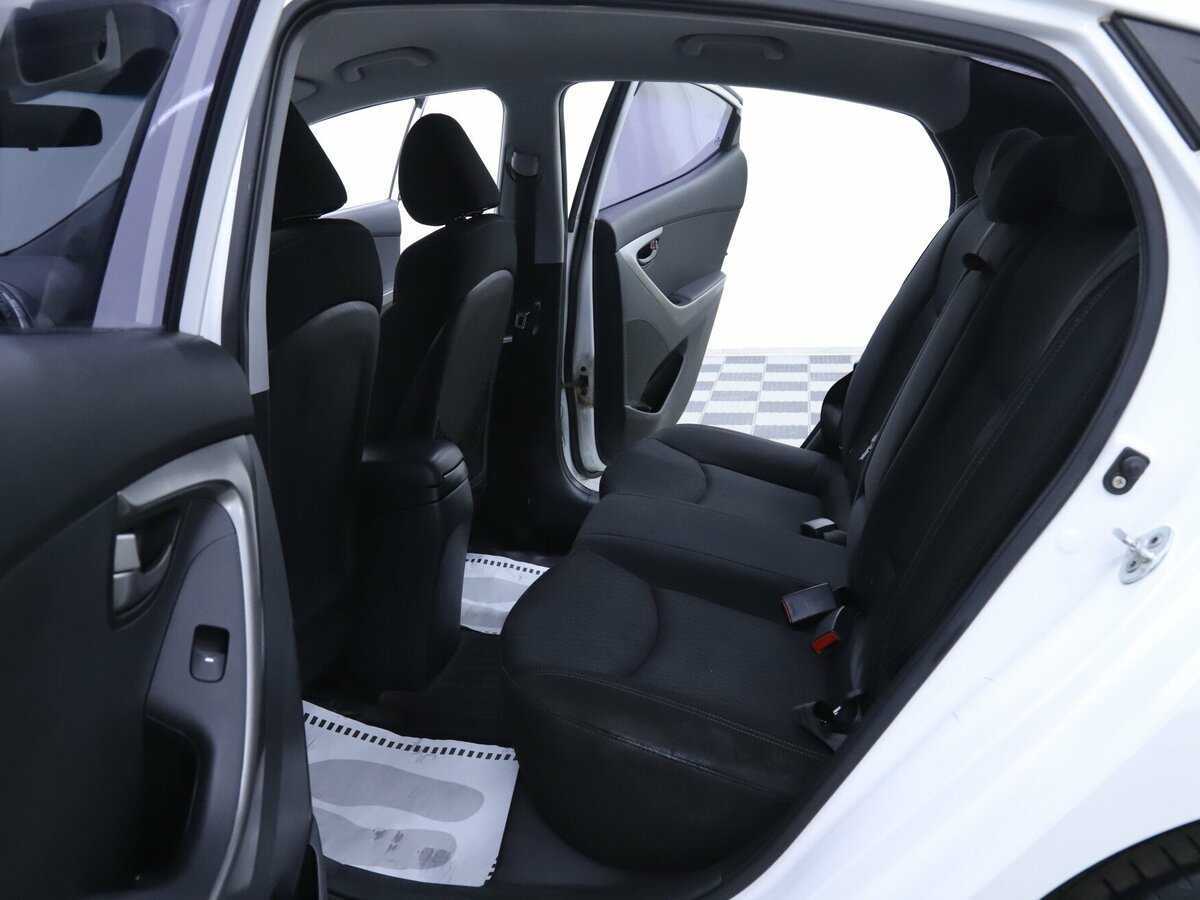 Hyundai Elantra с пробегом — 2011 год. Фото: #12