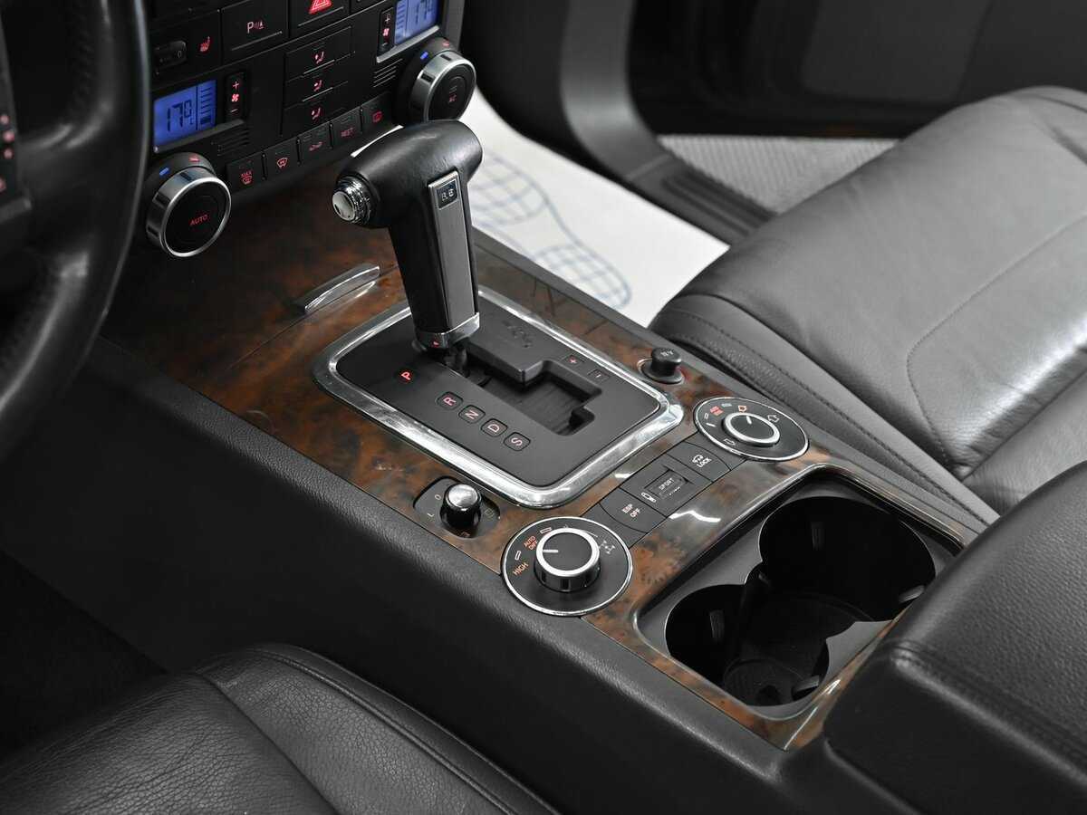 Volkswagen Touareg с пробегом — 2010 год. Фото: #8