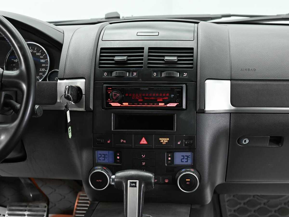 Volkswagen Touareg с пробегом — 2007 год. Фото: #9