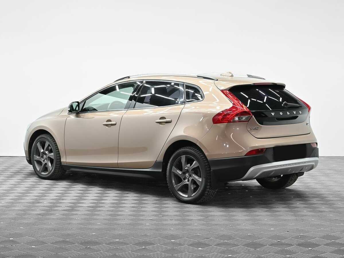 Volvo V40 с пробегом — 2014 год. Фото: #2