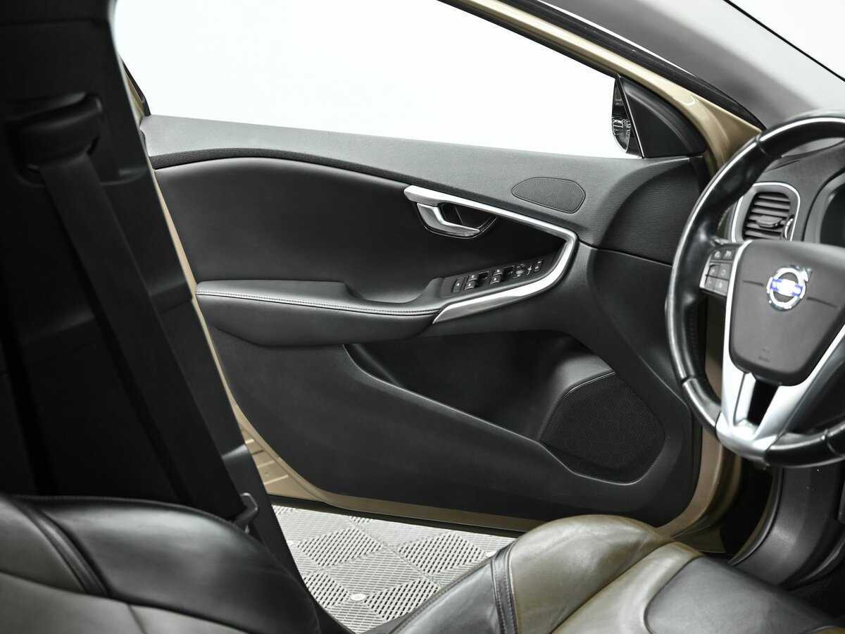 Volvo V40 с пробегом — 2014 год. Фото: #7