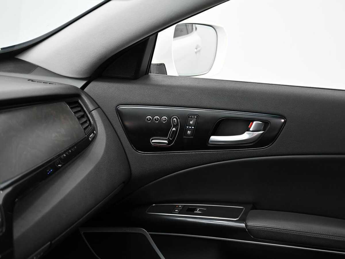 Kia Quoris с пробегом — 2014 год. Фото: #14