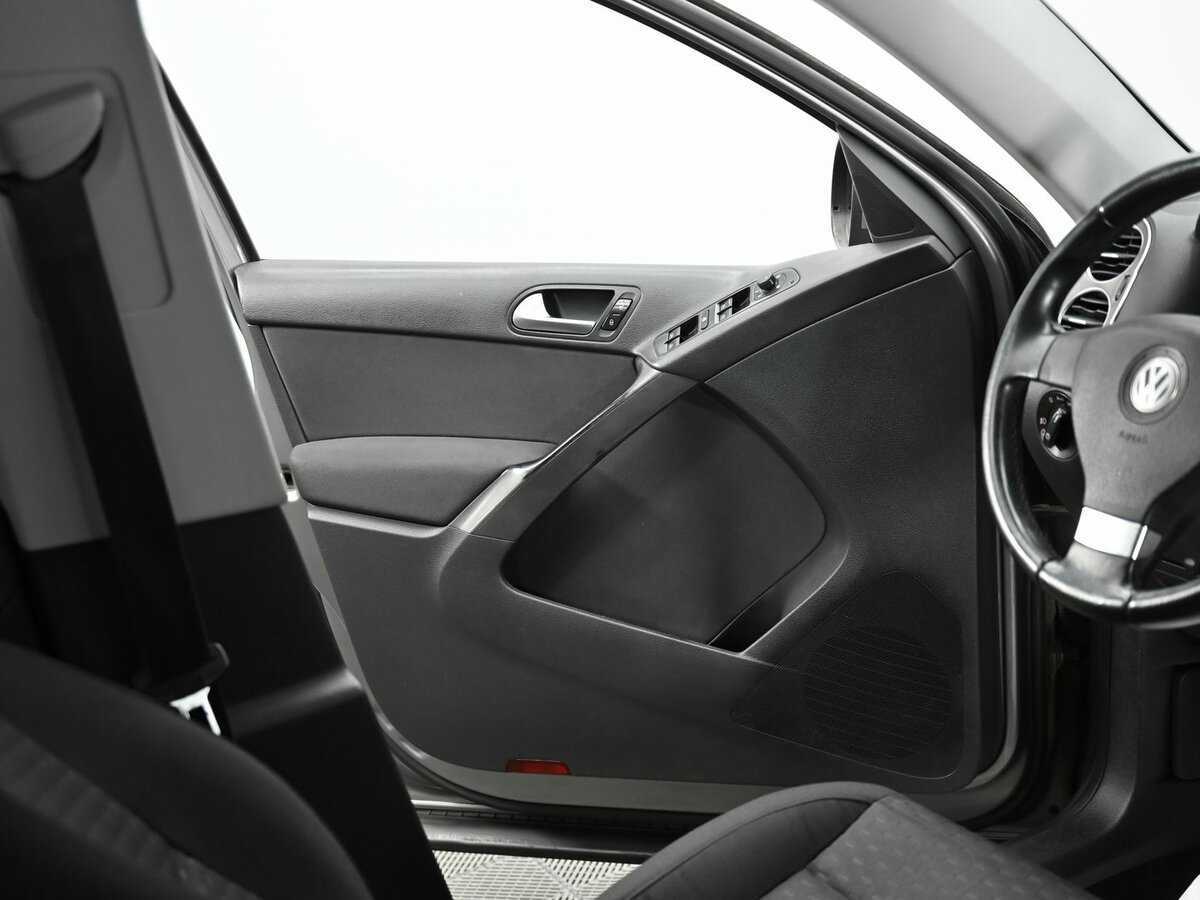 Volkswagen Tiguan с пробегом — 2009 год. Фото: #7