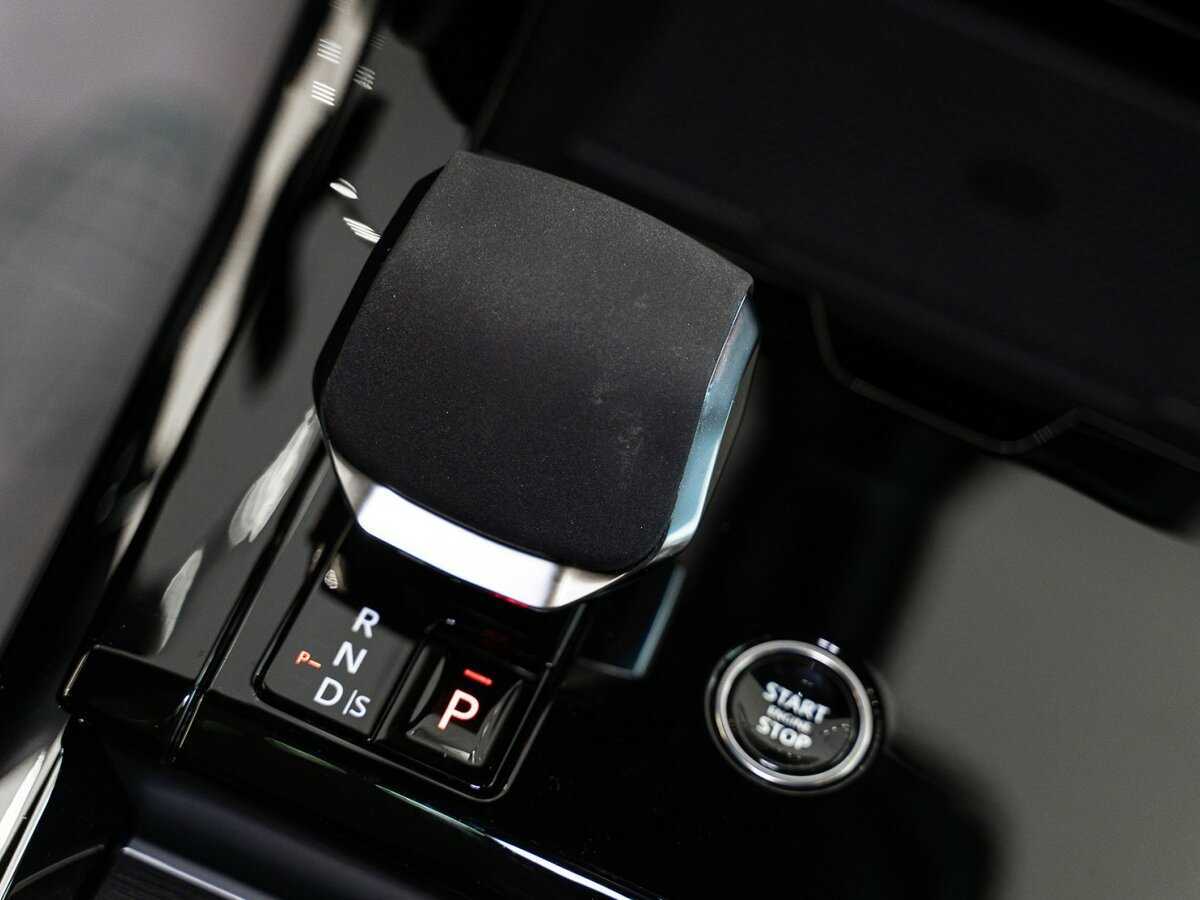 Land Rover Range Rover Sport с пробегом — 2024 год. Фото: #13