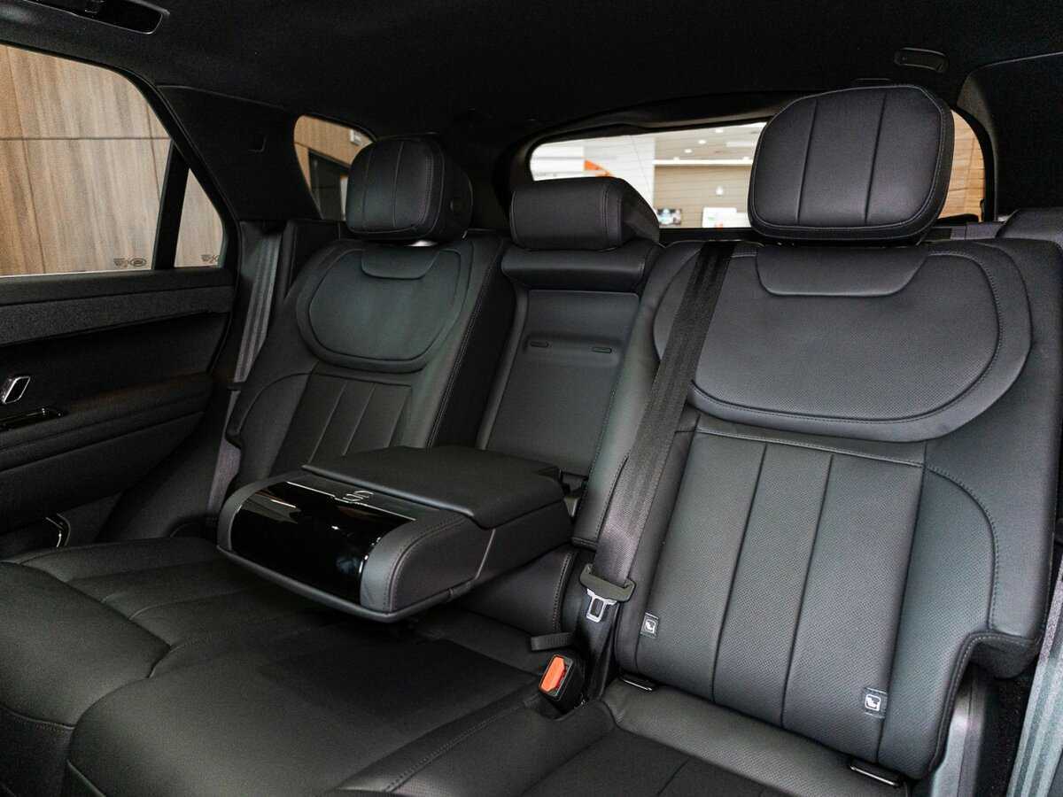 Land Rover Range Rover Sport с пробегом — 2024 год. Фото: #21