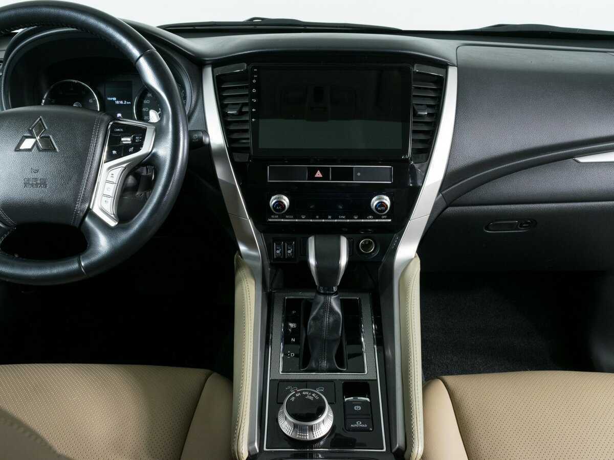 Mitsubishi Pajero Sport с пробегом — 2020 год. Фото: #8