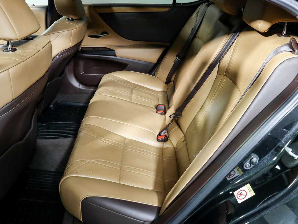Lexus ES с пробегом — 2019 год. Фото: #7