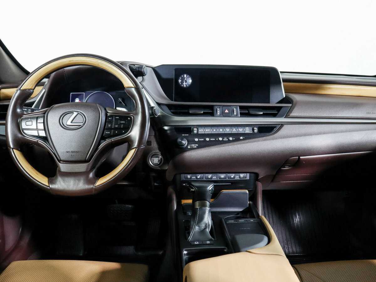 Lexus ES с пробегом — 2019 год. Фото: #9