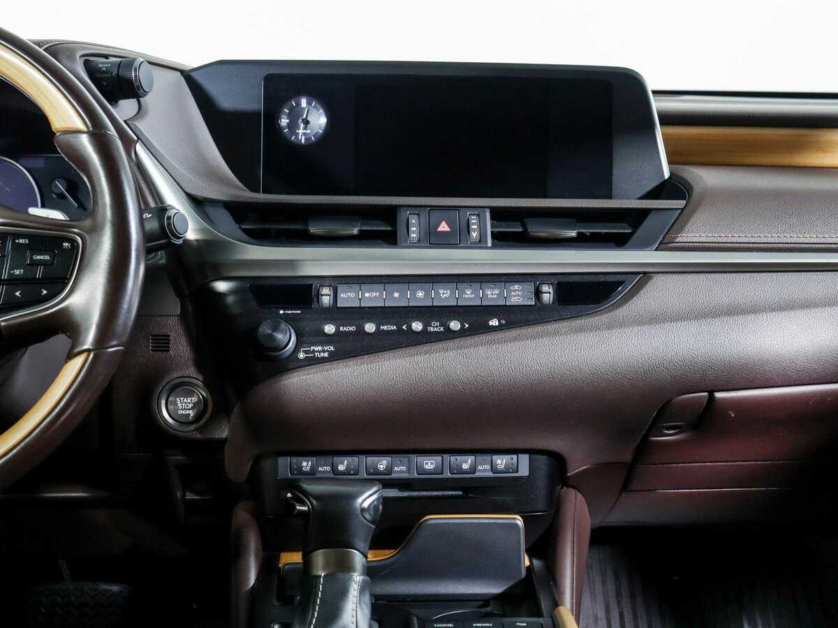 Lexus ES с пробегом — 2019 год. Фото: #10