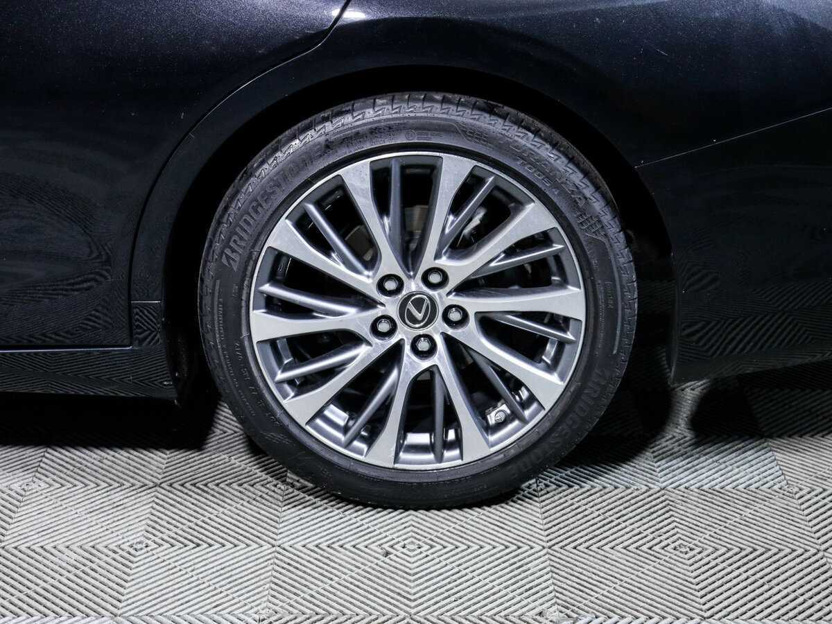 Lexus ES с пробегом — 2019 год. Фото: #12