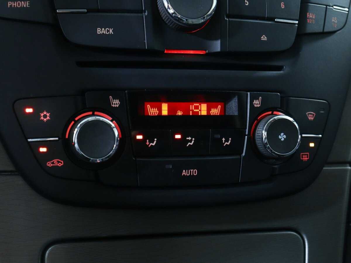 Opel Insignia с пробегом — 2012 год. Фото: #9