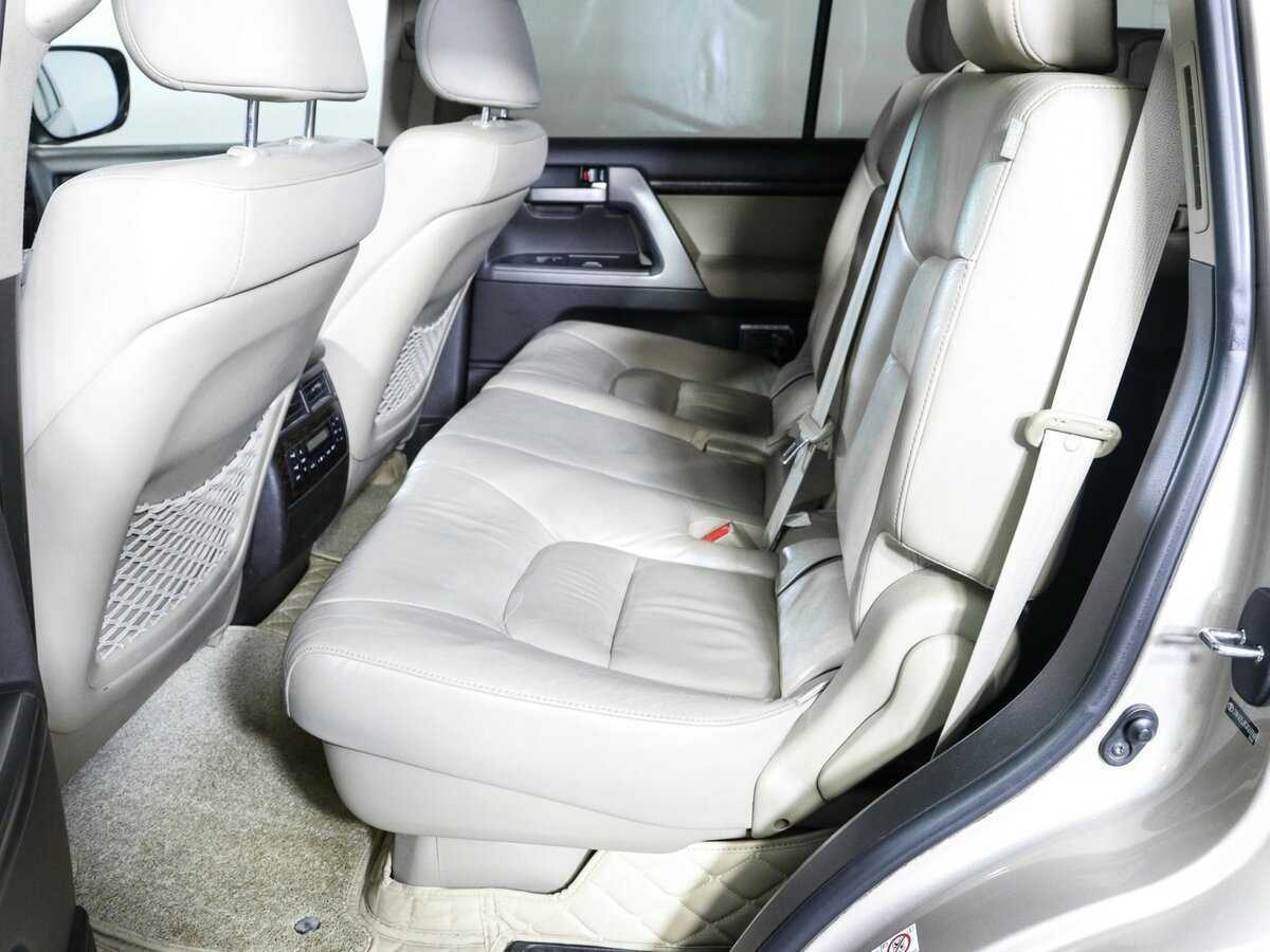 Toyota Land Cruiser с пробегом — 2011 год. Фото: #9