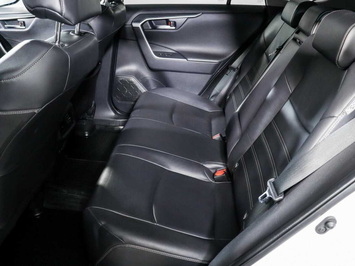 Toyota RAV4 с пробегом — 2019 год. Фото: #9