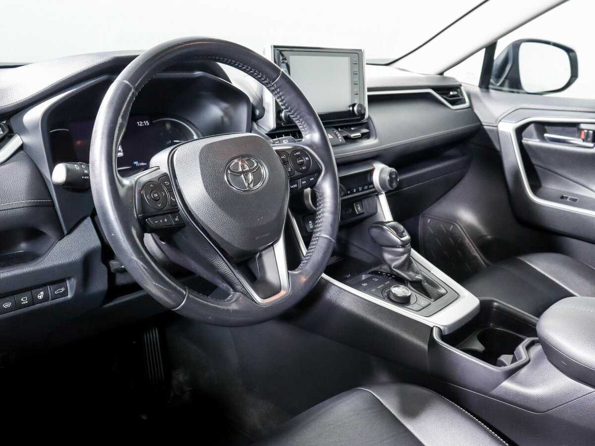 Toyota RAV4 с пробегом — 2019 год. Фото: #13