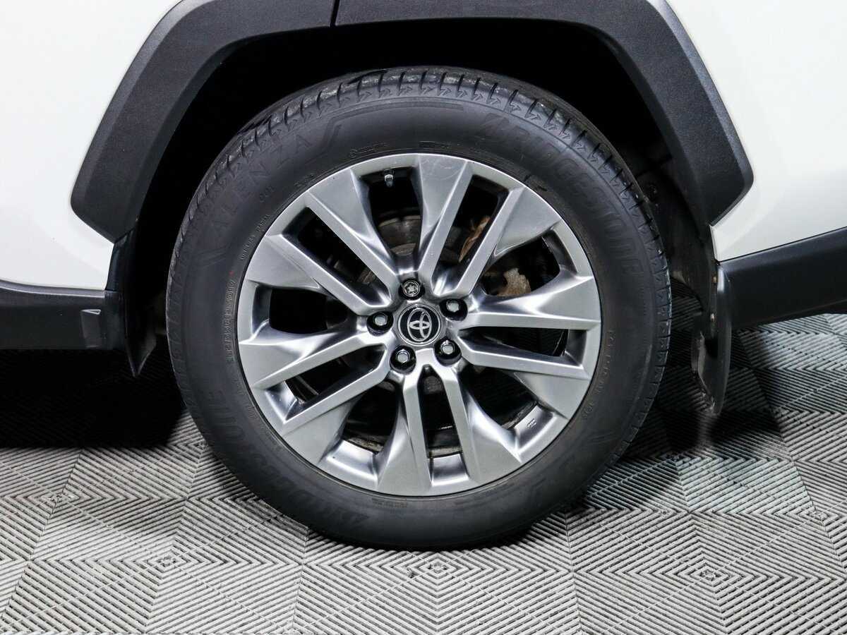 Toyota RAV4 с пробегом — 2019 год. Фото: #14