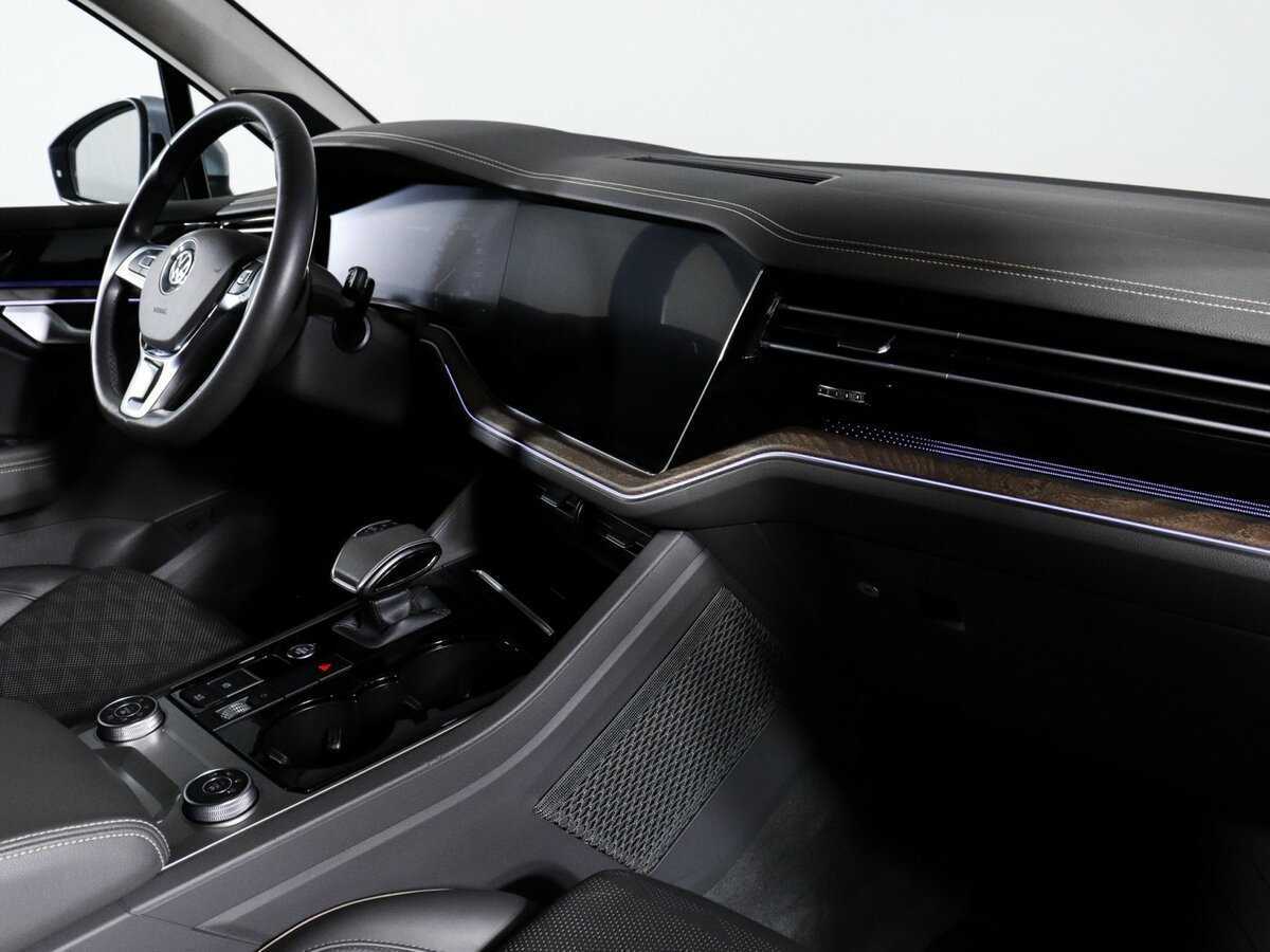 Volkswagen Touareg с пробегом — 2018 год. Фото: #8