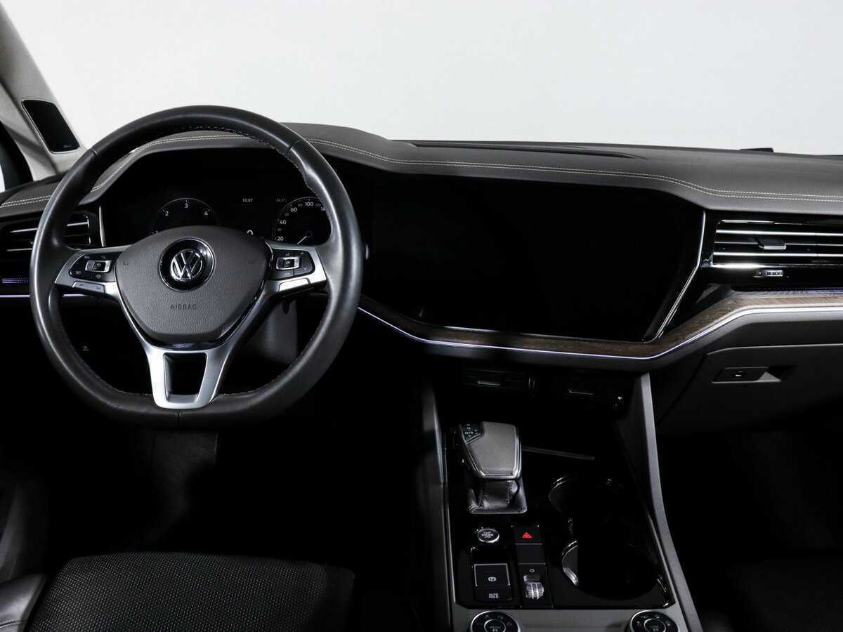 Volkswagen Touareg с пробегом — 2018 год. Фото: #11