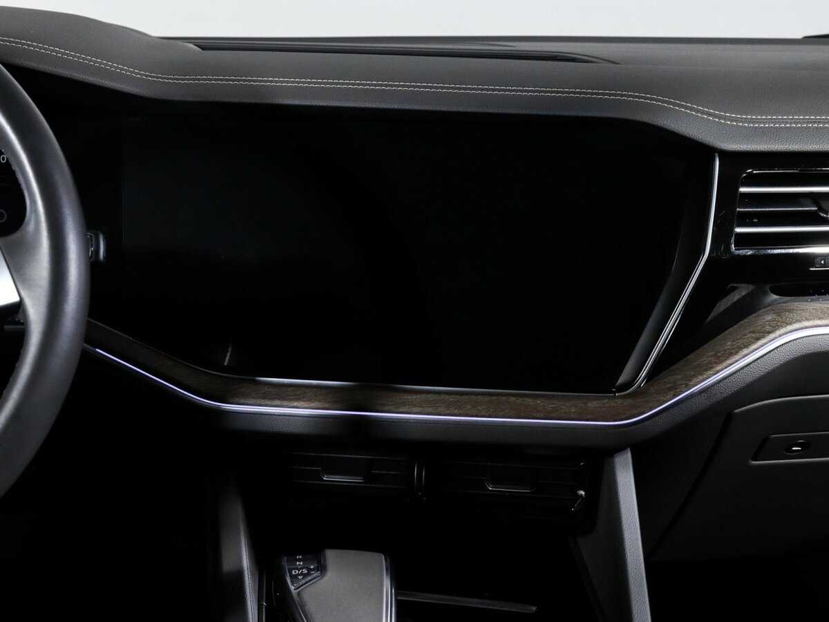 Volkswagen Touareg с пробегом — 2018 год. Фото: #12