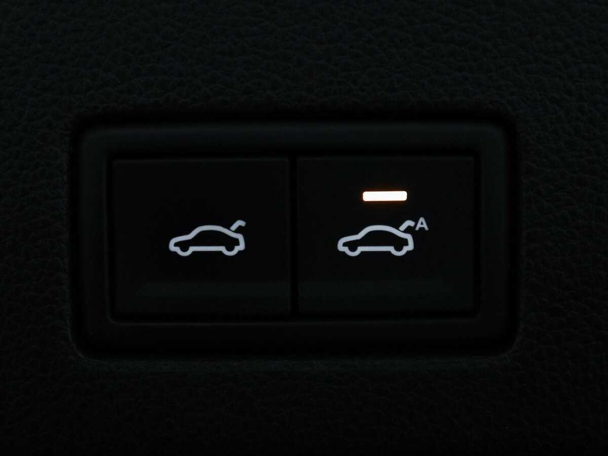 Volkswagen Touareg с пробегом — 2018 год. Фото: #18