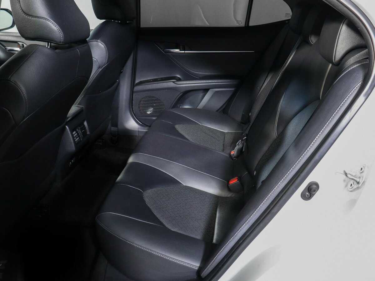 Toyota Camry с пробегом — 2021 год. Фото: #6