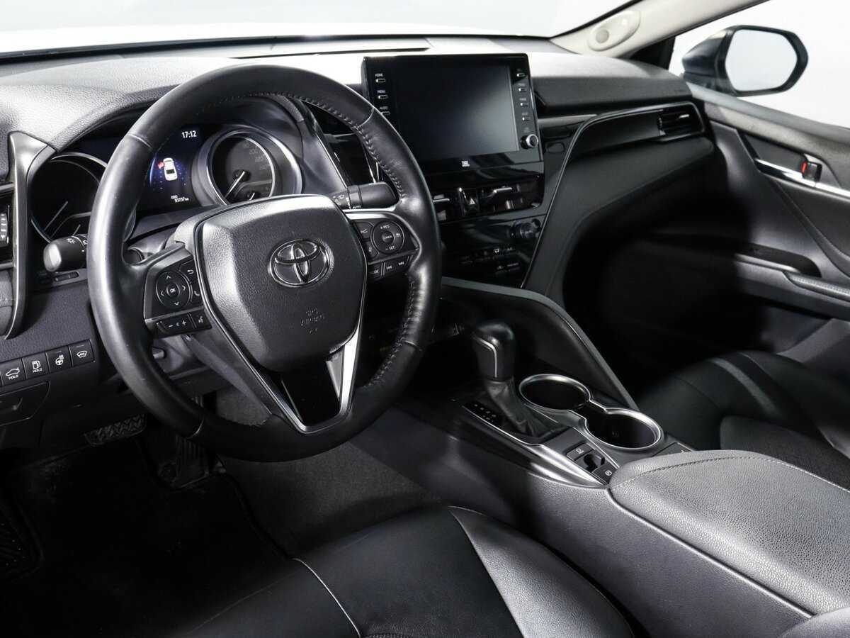 Toyota Camry с пробегом — 2021 год. Фото: #10