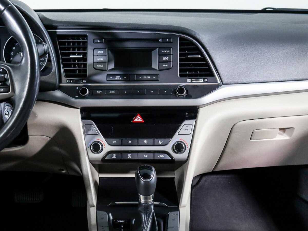 Hyundai Elantra с пробегом — 2018 год. Фото: #9