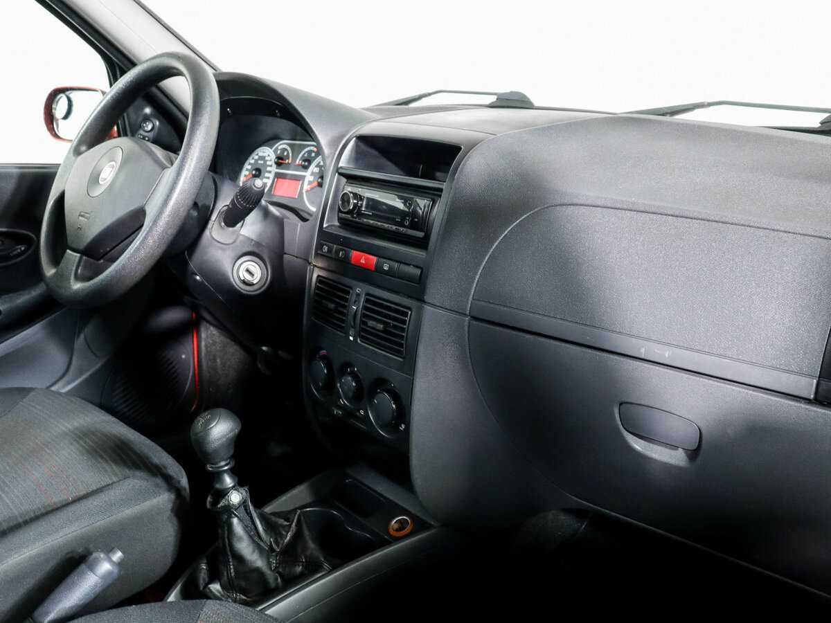 Fiat Albea с пробегом — 2008 год. Фото: #5